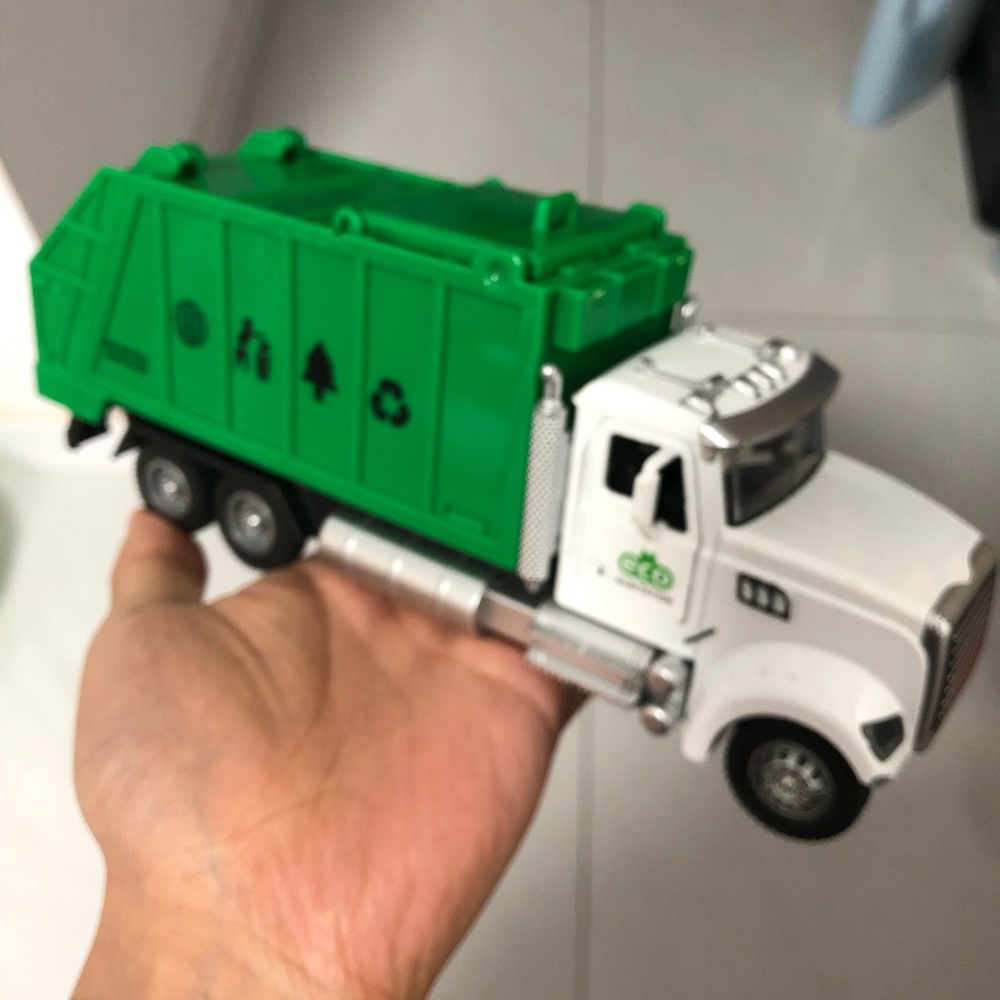 Green & White Recycling Garbage Truck Toy - Kids Toy - Picture 2 of 5